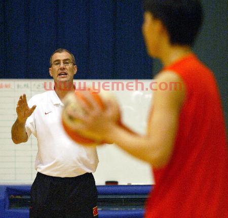 现任女篮国家队主教练是谁(现任国家女篮教练是谁?)